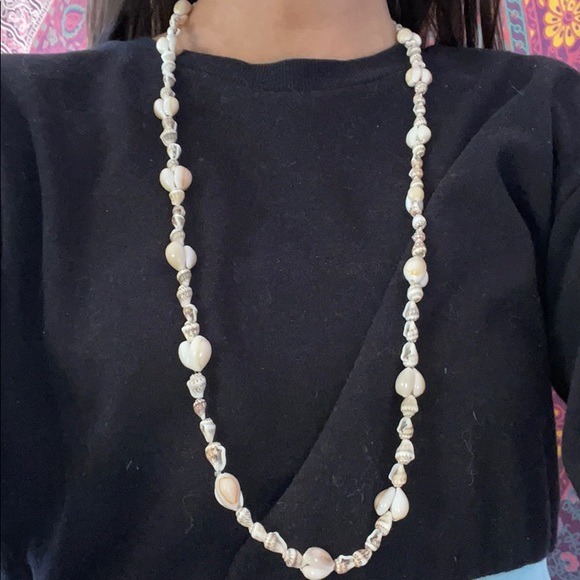 2 Shell Necklaces - Picture 4 of 4